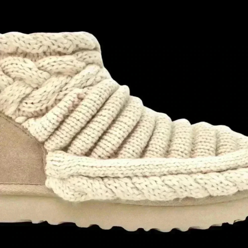 Size 9 Ugg Natural Beige Classic Mini Chunky Knit Boots - Picture 4 of 14